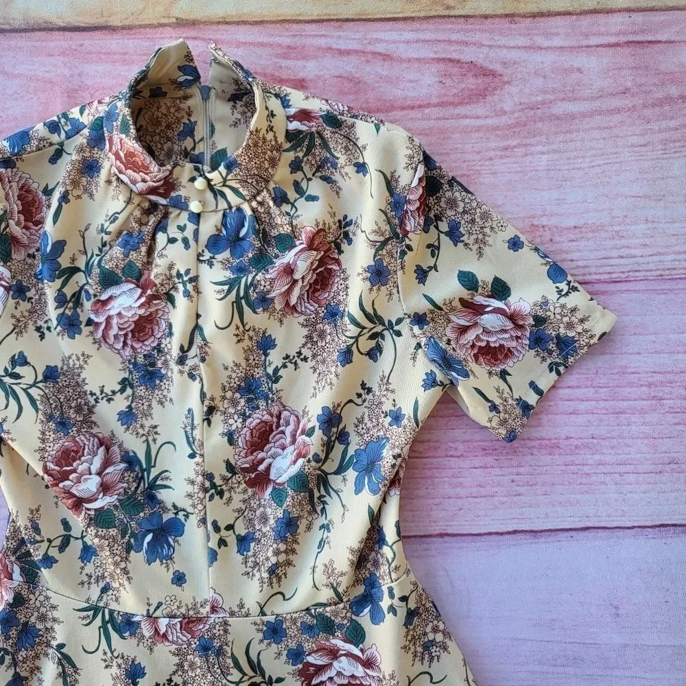 Vintage 70s Pale Yellow Floral Print Short Sleeve High Neck A-Line Dress Size S‎
